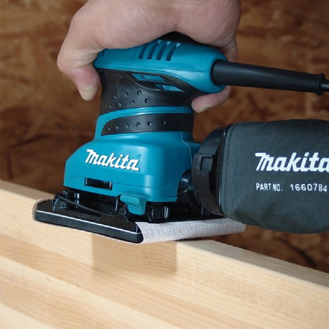 M&aacute;y ch&agrave; nh&aacute;m rung Makita BO4556