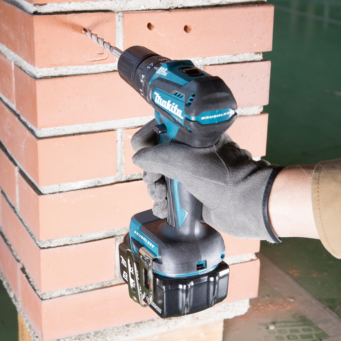 M&aacute;y khoan b&uacute;a, vặn v&iacute;t d&ugrave;ng pin Makita DHP483RFE/DHP483RTE/DHP483Z