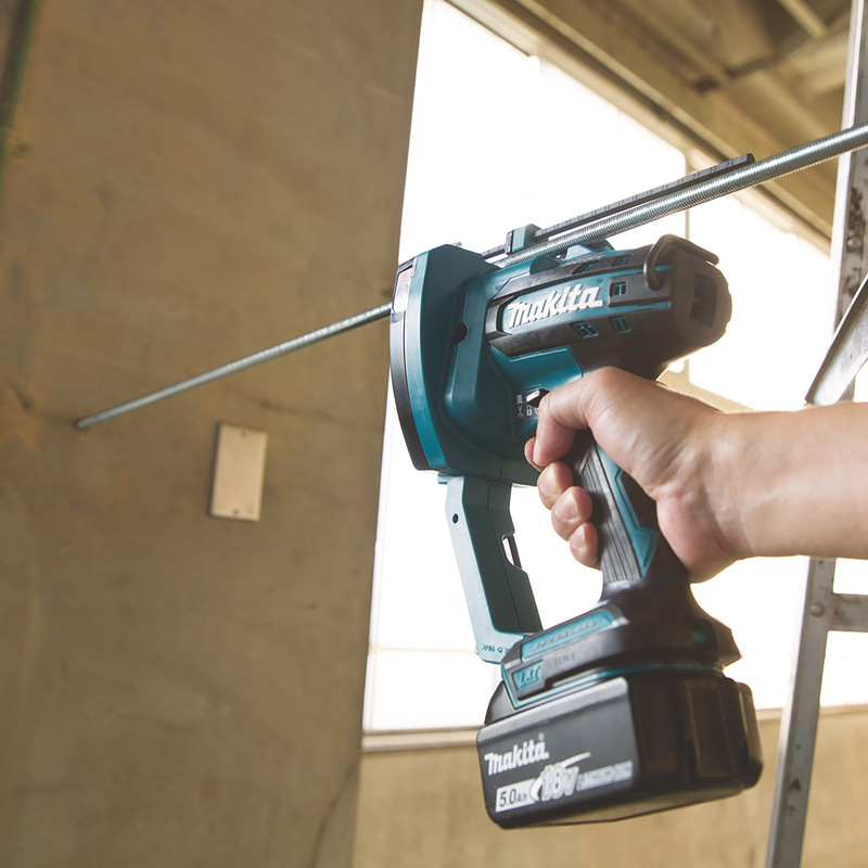 Máy cắt sắt ren dùng pin Makita DSC102Z