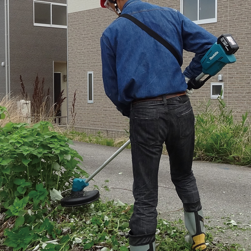 M&aacute;y cắt cỏ chạy pin 18V Makita DUR182LZ