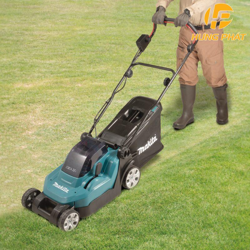 Xe cắt cỏ đẩy d&ugrave;ng pin Makita DLM382CM2 - Makita Hưng Ph&aacute;t