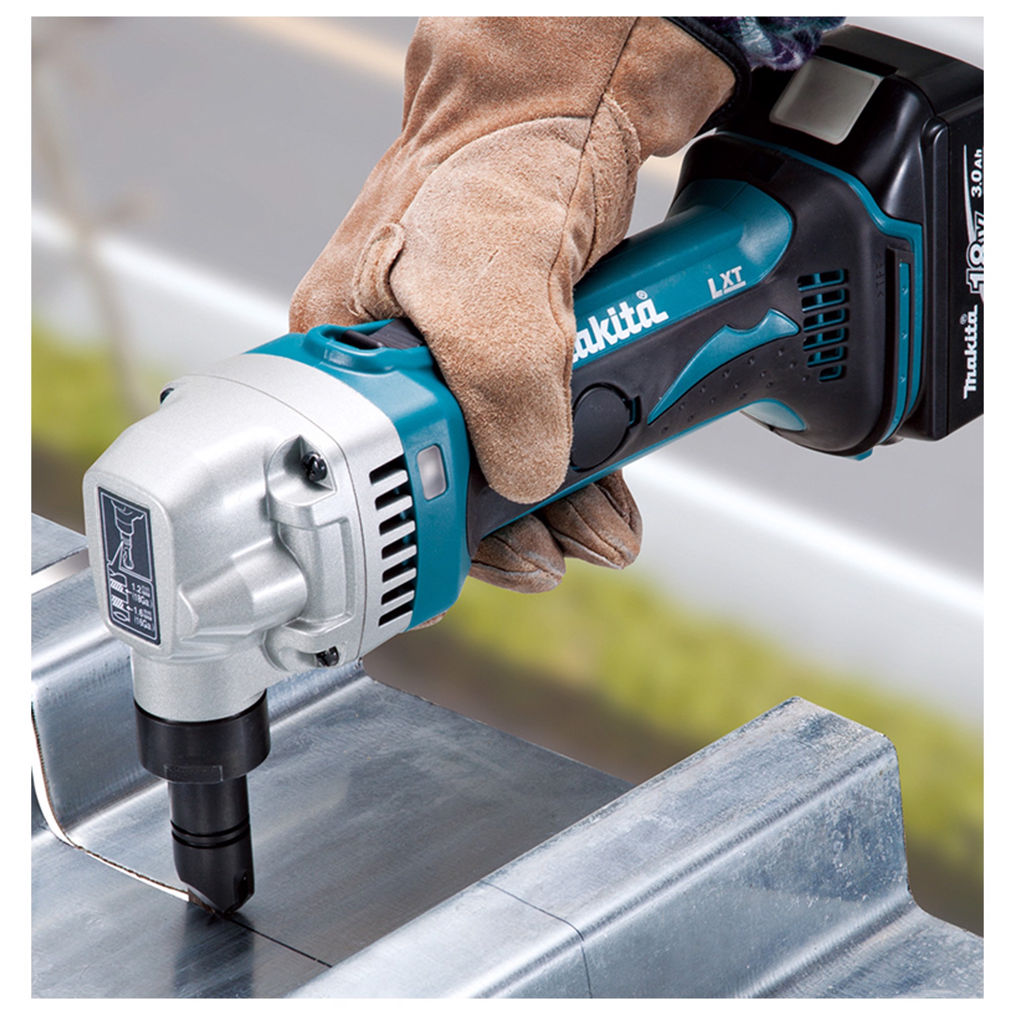 M&aacute;y cắt t&ocirc;n d&ugrave;ng pin Makita DJN161Z 18V &ndash; COTOOLS