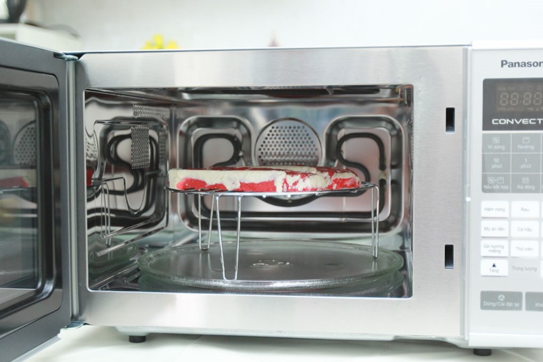 Khoang lò sáng bóng, dễ làm sạch Khoang lò sáng bóng, dễ làm sạch