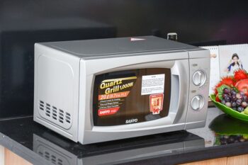 Lò vi sóng Sanyo EM-G2088V(VE3) 20 lít