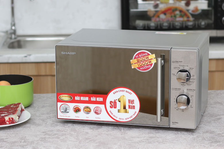 Thiết kế đẹp mắt với cửa kính gương, màu bạc sang trọng Thiết kế đẹp mắt với cửa kính gương, màu bạc sang trọng