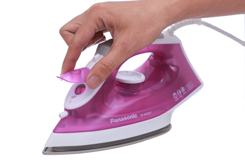 Bàn ủi hơi nước Panasonic NI-M250TPRA Bàn ủi hơi nước Panasonic NI-M250TPRA