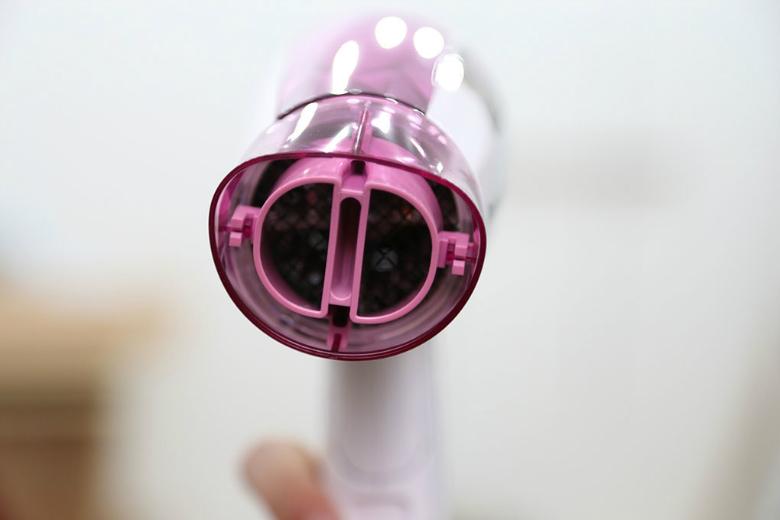 Đầu sấy tạo nhiều kiểu tóc một cách nhanh chóng Đầu sấy tạo nhiều kiểu tóc một cách nhanh chóng